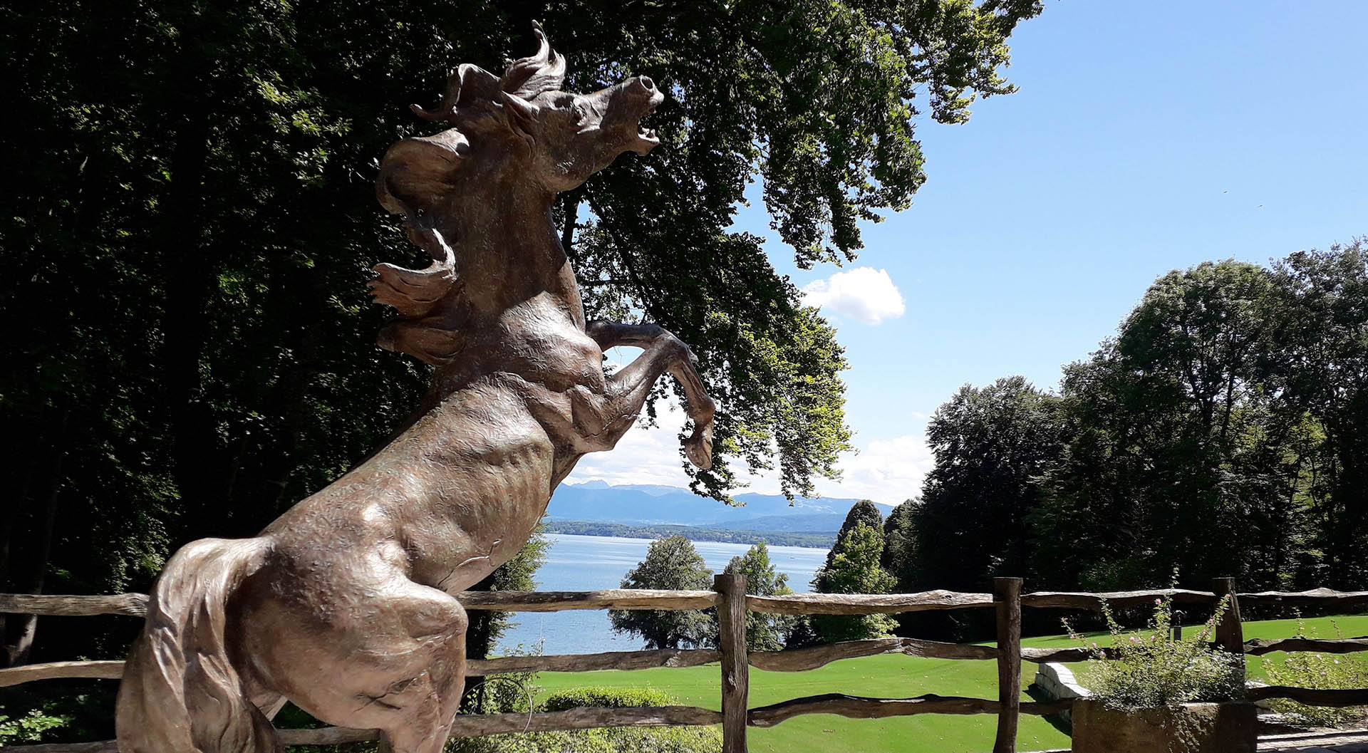 The cost of a custom bronze statue depends mainly on size, detail, and craftsmanship. Smaller pieces are easier to produce,